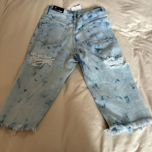 Size 3 Find Me in Paradise High Waist Light Blue Wash Bermuda Shorts FashionNova - Picture 8 of 9